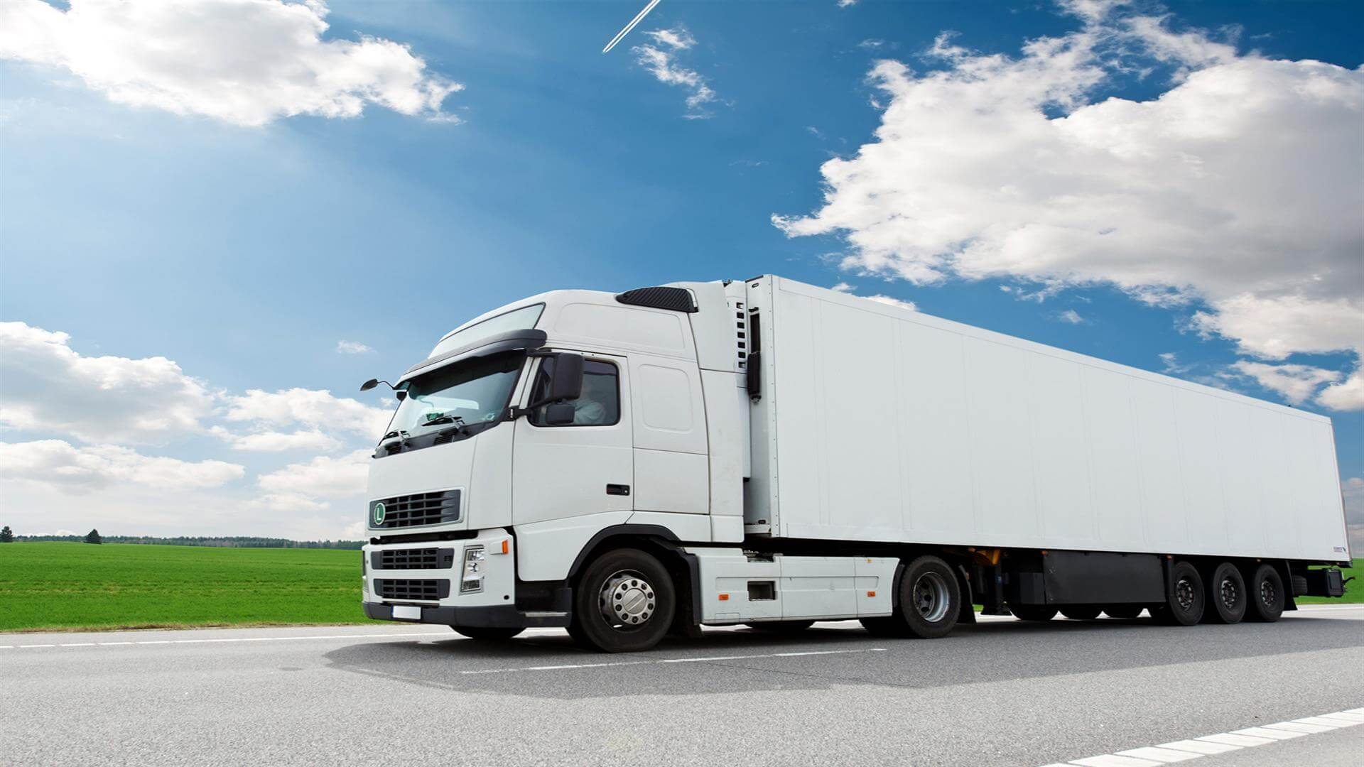 Autoroute, chemin de fer, gares de marchandises lourdes, port et entrepôts...